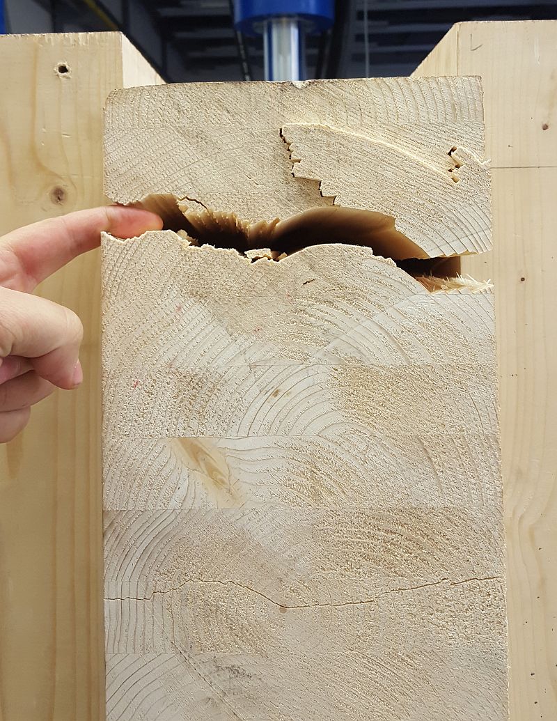 8 Ťah kolmo na vlákna