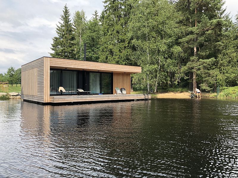 plovouci-vikendovy-dum-SM-PONTON-dum-u-lesa