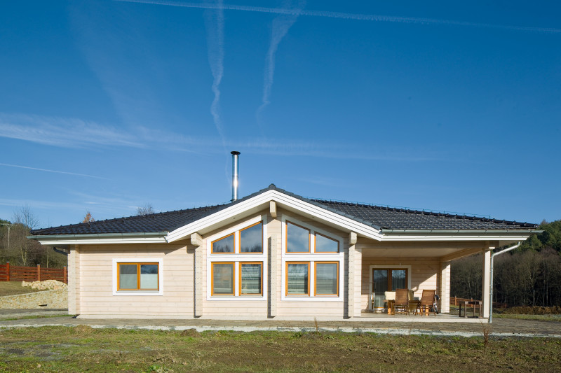 Kontio-srub-na-Slapech-cely-dum-1