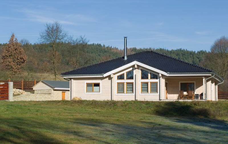 Kontio-srub-na-Slapech-cely-dum-2