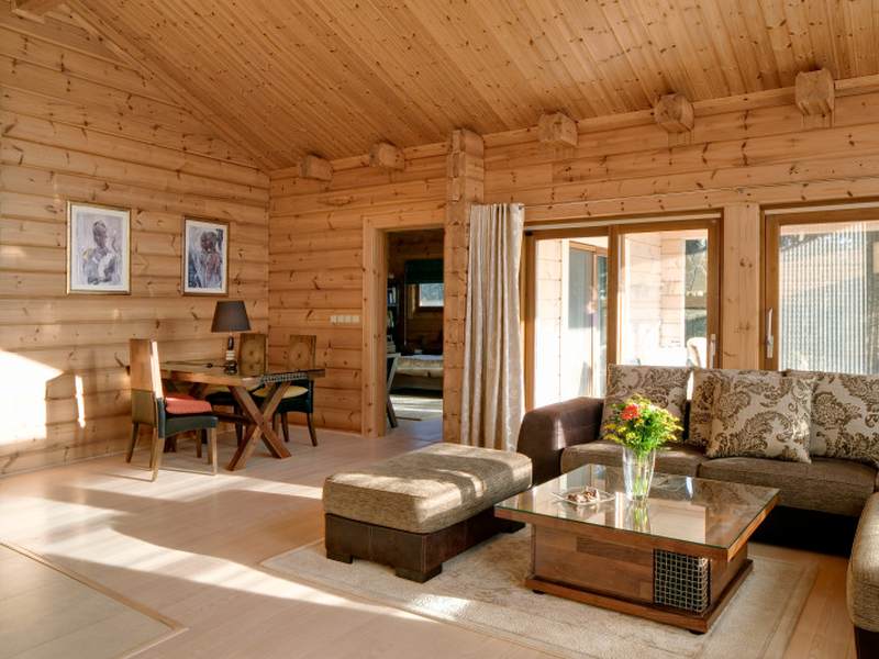 Kontio-srub-na-Slapech-obytny-prostor