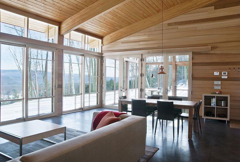 mala-vikendova-chata-proskleny-interier