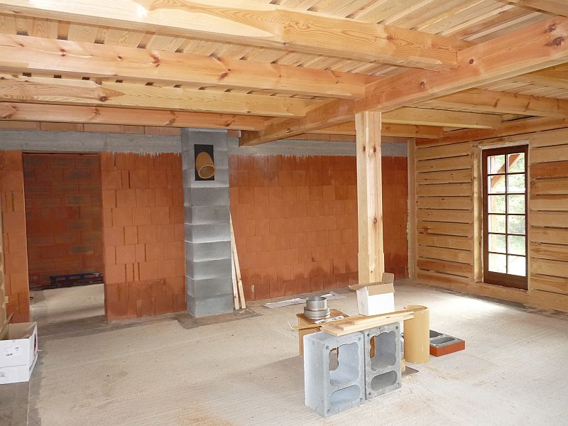 stavba-poloroubenky-Hepenrovi-krbova-vlozka