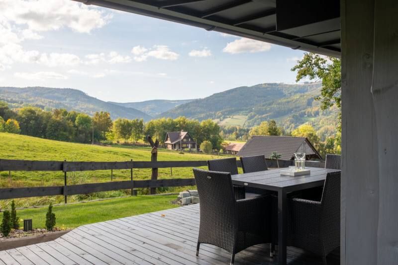 DrevoaStavby.cz| Ráj mezi kopci | Rekonstrukce roubenky DrevoaStavby.cz | Ráj mezi kopci | Rekonstrukce roubenky