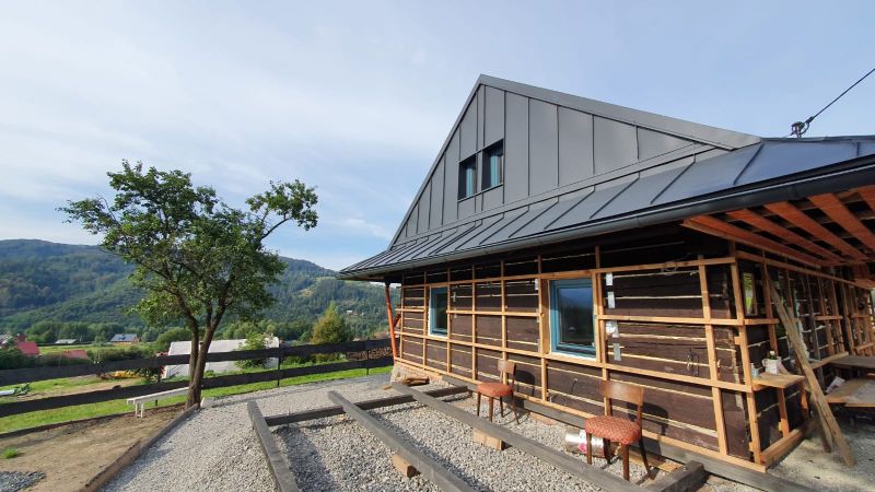 DrevoaStavby.cz| Ráj mezi kopci | Rekonstrukce roubenky DrevoaStavby.cz | Ráj mezi kopci | Rekonstrukce roubenky