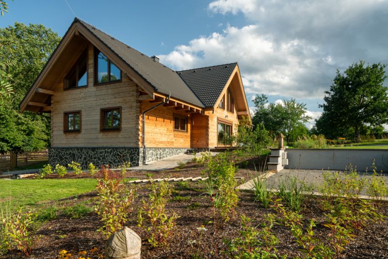 DrevoaStavby.cz Srdcová záležitost v podobě cedrové roubenky DrevoaStavby.cz Srdcová záležitost v podobě cedrové roubenky