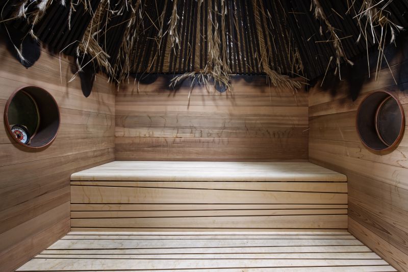 DrevoaStavby.cz Neviditelná sauna v podobě kupky sena DrevoaStavby.cz Neviditelná sauna v podobě kupky sena