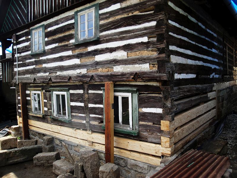 rekonstrukce-zakladu-roubenky