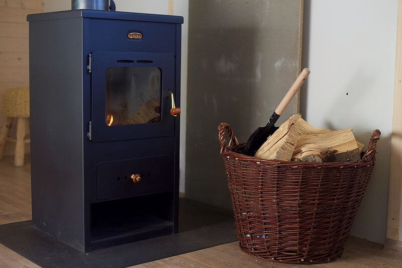 maringotka-otylka-nevsedni-bydleni-krbova-kamna