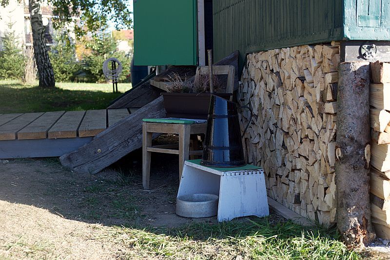 maringotka-otylka-nevsedni-bydleni-okoli