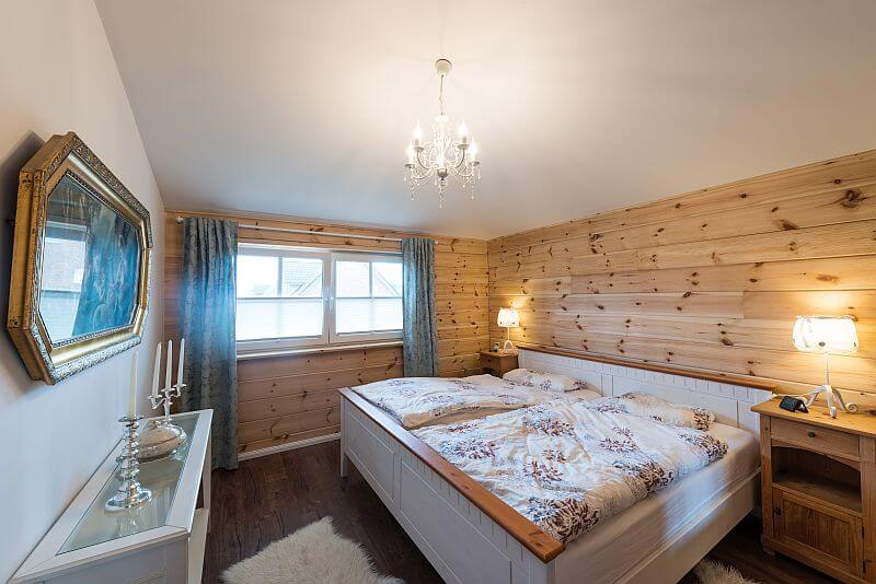 navsteva-drevostavby-dvojdomek-interier-loznice