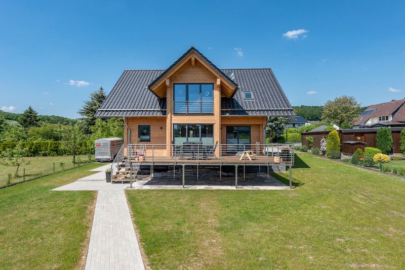 masivni-drevostavba-stit-domu