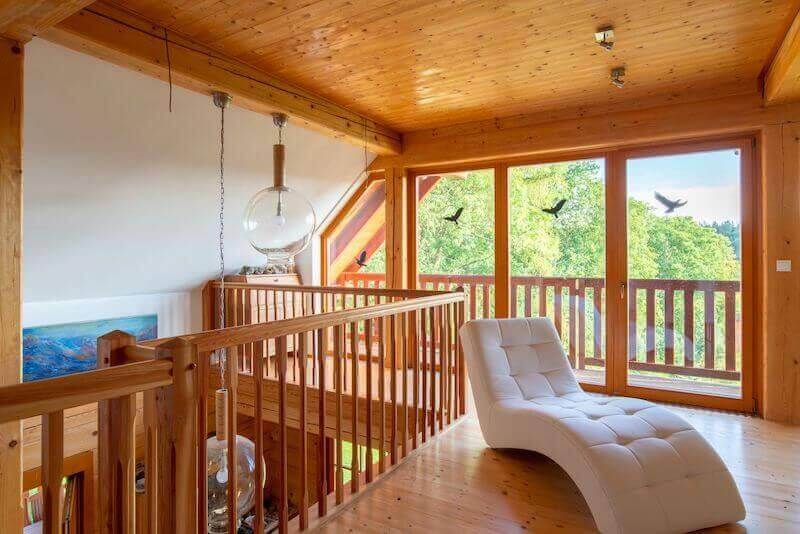 roubenka-na-pasece-u-lesa-patro