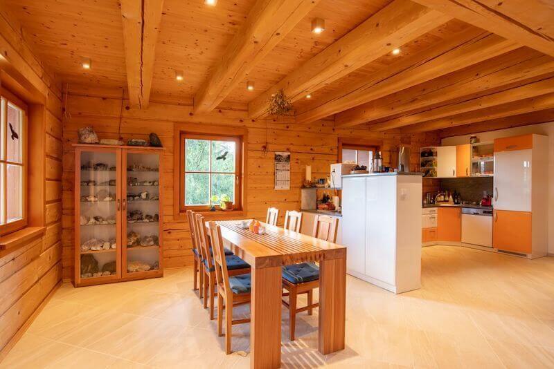 roubenka-na-pasece-u-lesa-prizemi