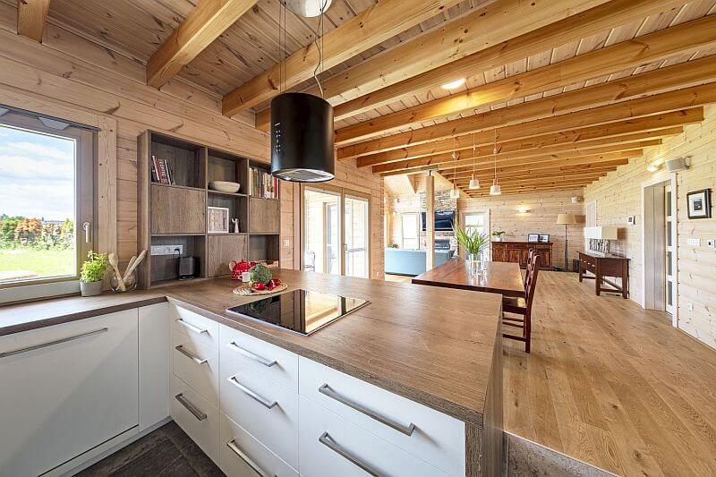 drevostavba-Kontio-interier-kuchynska-ostruvek