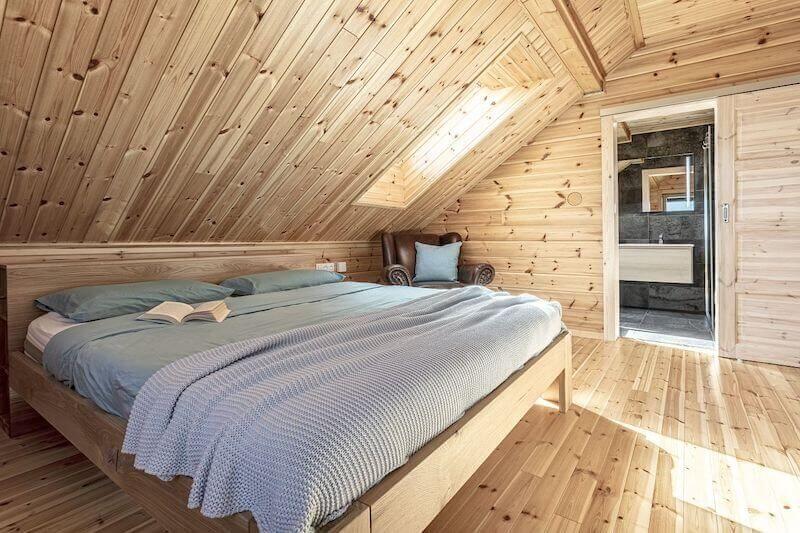 drevostavba-Kontio-interier-loznice