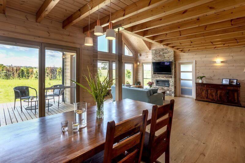 drevostavba-Kontio-interier-vstup-na-terasu