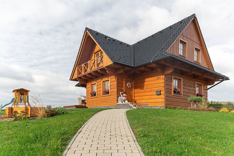 pohadkova-roubenka-chodnicek