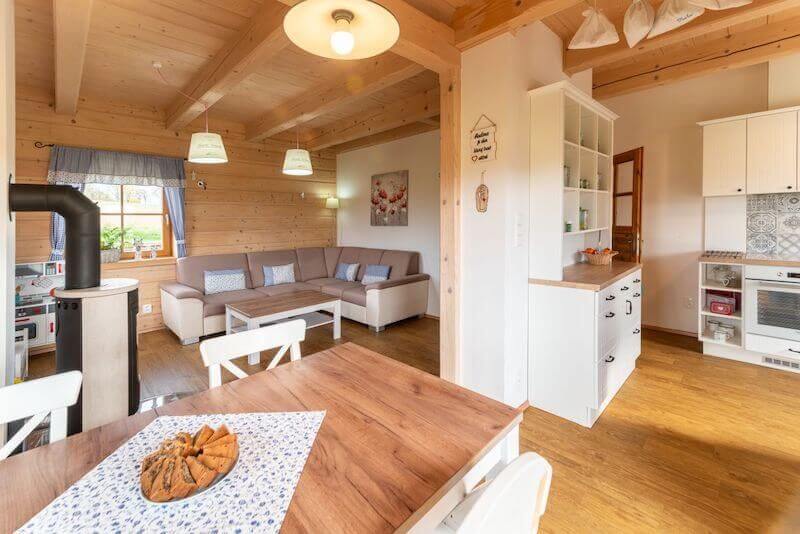 pohadkova-roubenka-obytny-prostor