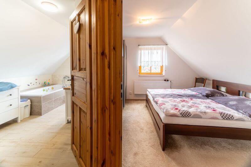 pohadkova-roubenka-pokoj-s-koupelnou