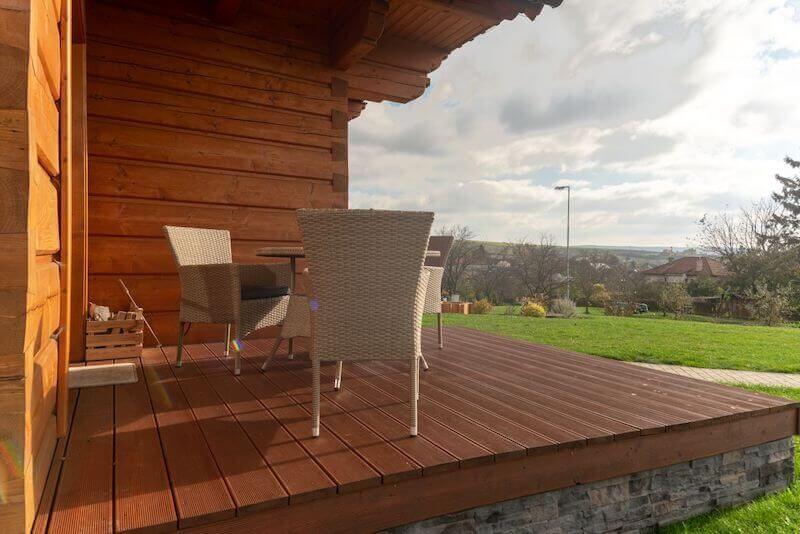 pohadkova-roubenka-terasa