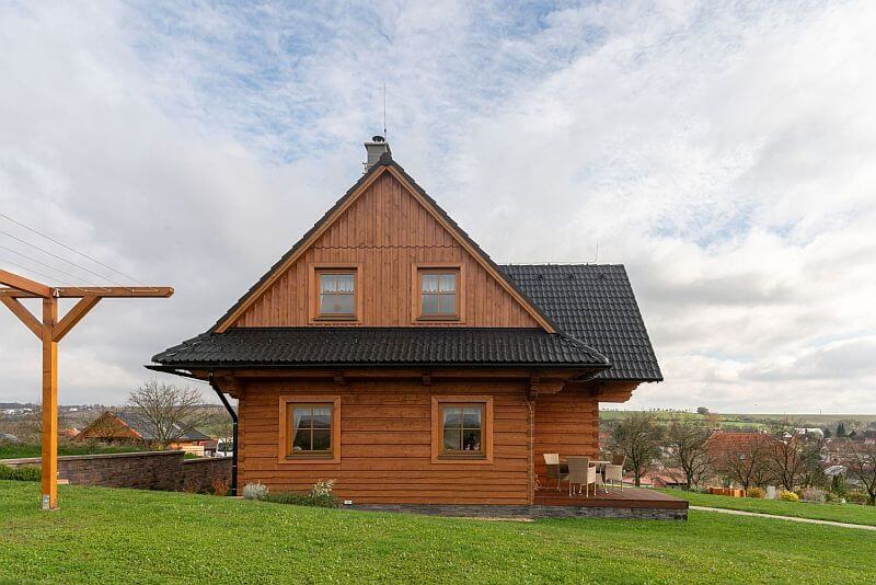 pohadkova-roubenka-zadni-stit