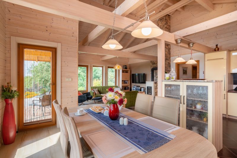 DrevoaStavby.cz | Jídelna v dřevostavbě podle feng-shui DrevoaStavby.cz | Jídelna v dřevostavbě podle feng-shui
