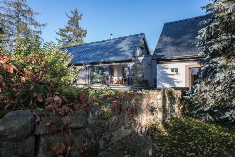 DrevoaStavby.cz | Citlivá rekonstrukce roubeného podstávkového domu DrevoaStavby.cz | Citlivá rekonstrukce roubeného podstávkového domu