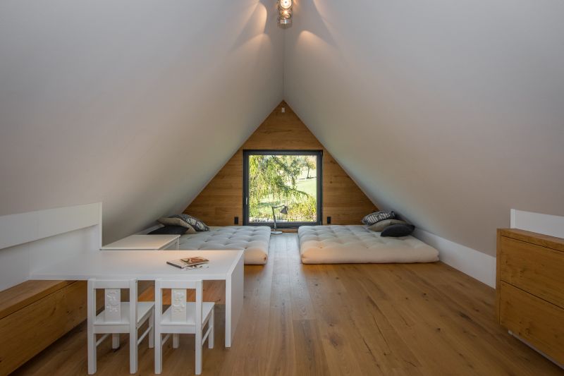 DrevoaStavby.cz | Citlivá rekonstrukce roubeného podstávkového domu DrevoaStavby.cz | Citlivá rekonstrukce roubeného podstávkového domu