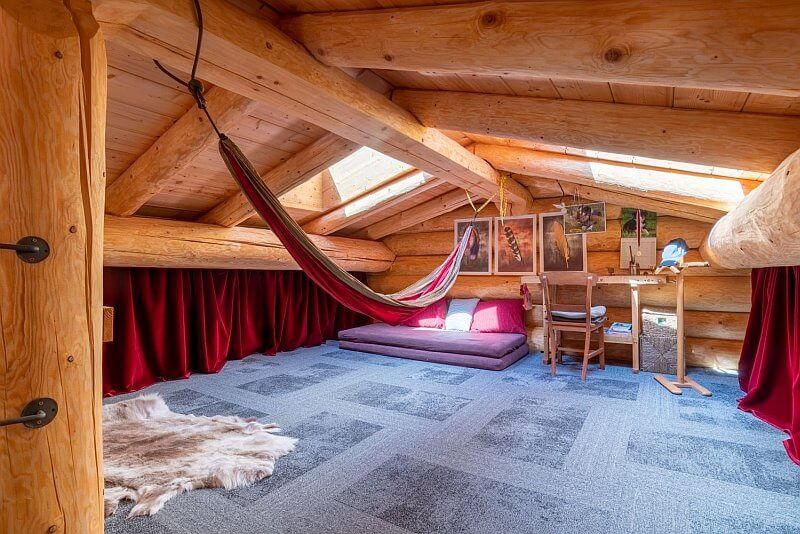 kouzelny-srub-podkrovni-pokoj