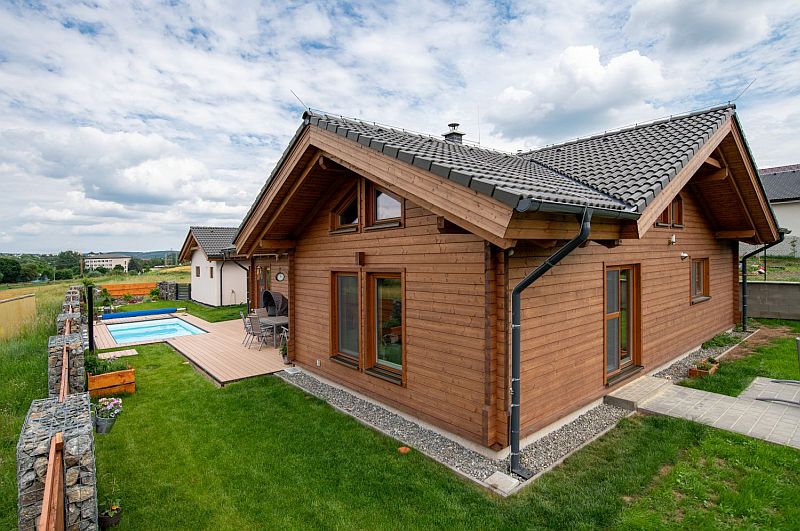 moderni-roubenka-zadni-cast-domu