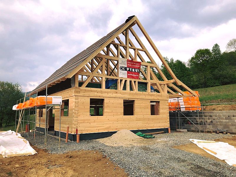 stavime-roubenku-ok-pyrus