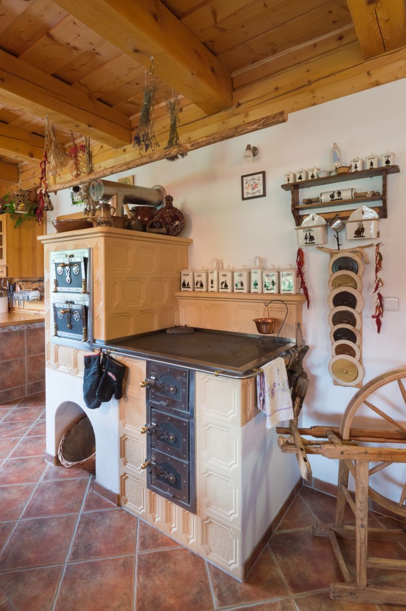 zkusenost-drevostavba-Potstejn-interier-stara-krbova-kamna-2013