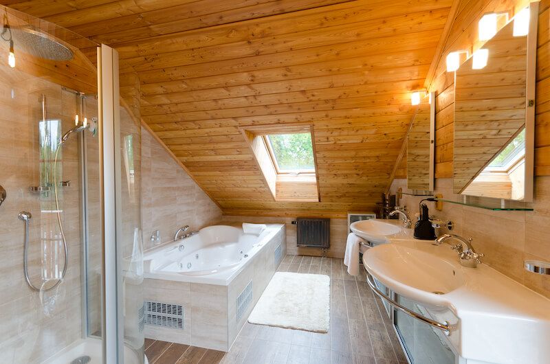 utulny-srub-koupelna