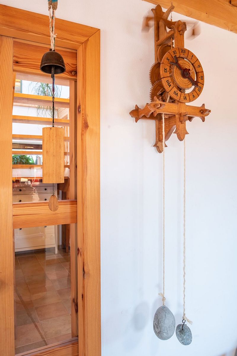 roubenka-svepomoci-interier-hodiny