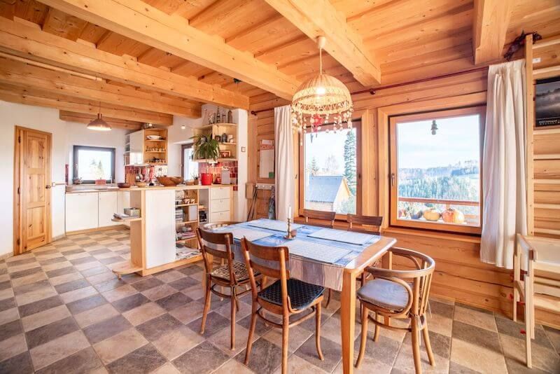 roubenka-svepomoci-interier-jidelna