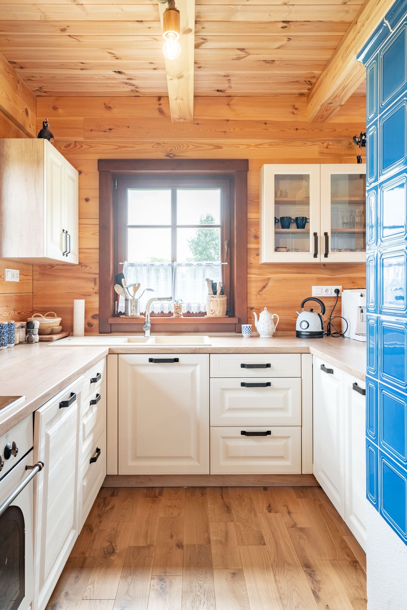 DrevoaStavby.cz Poloroubená chalupa s vůní borovice DrevoaStavby.cz Poloroubená chalupa s vůní borovice