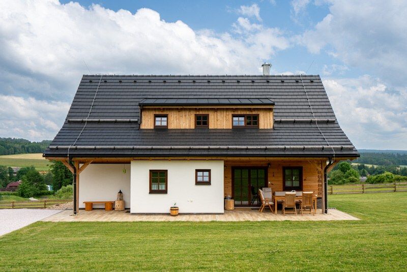 DrevoaStavby.cz Poloroubená chalupa s vůní borovice DrevoaStavby.cz Poloroubená chalupa s vůní borovice