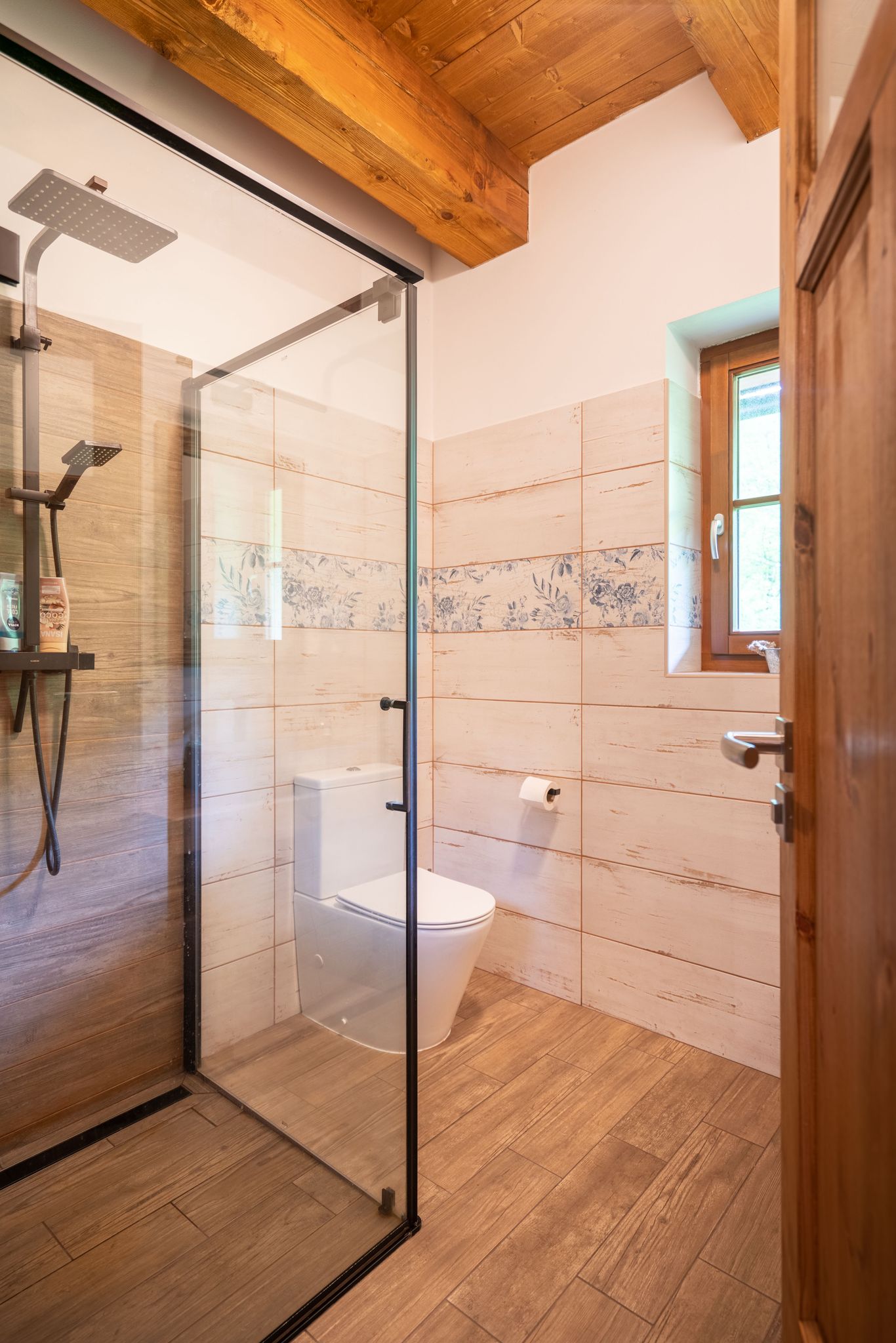 DrevoaStavby.cz Kokořínská poloroubenka DrevoaStavby.cz Kokořínská poloroubenka