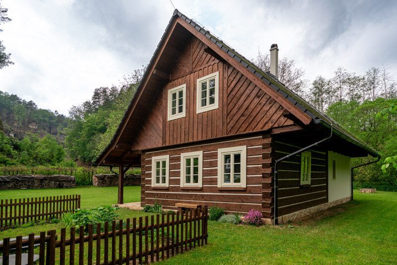 DrevoaStavby.cz Kokořínská poloroubenka DrevoaStavby.cz Kokořínská poloroubenka