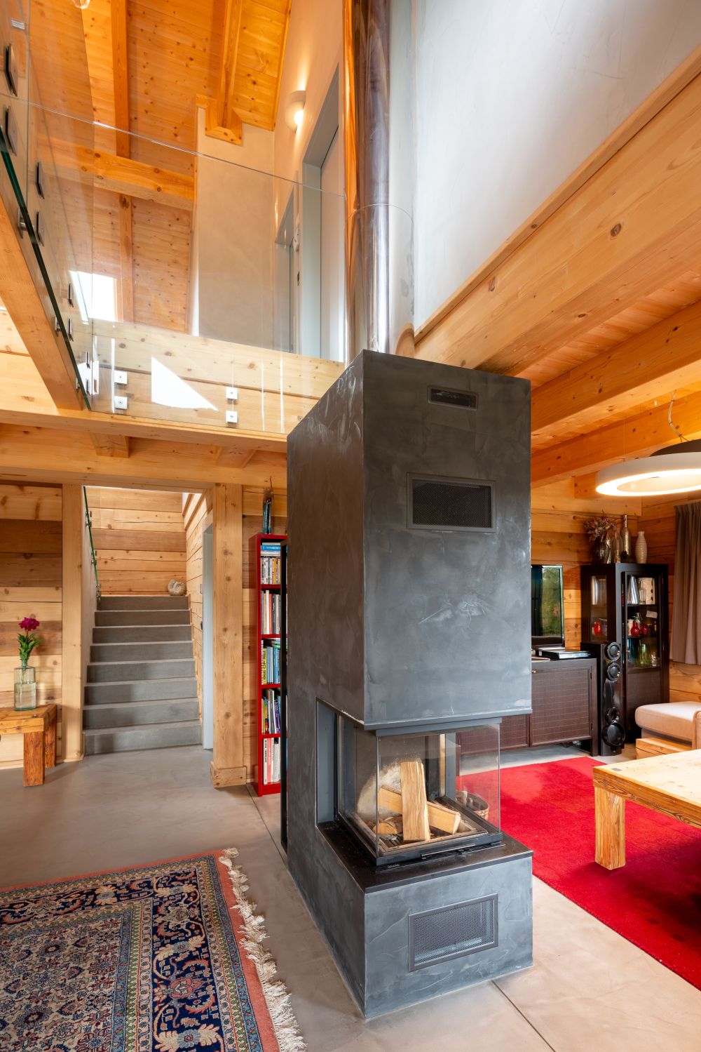 DrevoaStavby.cz Moderní patrová roubenka z červeného cedru DrevoaStavby.cz Moderní patrová roubenka z červeného cedru 12