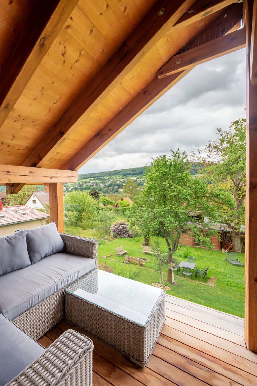 DrevoaStavby.cz Moderní patrová roubenka z červeného cedru DrevoaStavby.cz Moderní patrová roubenka z červeného cedru 15