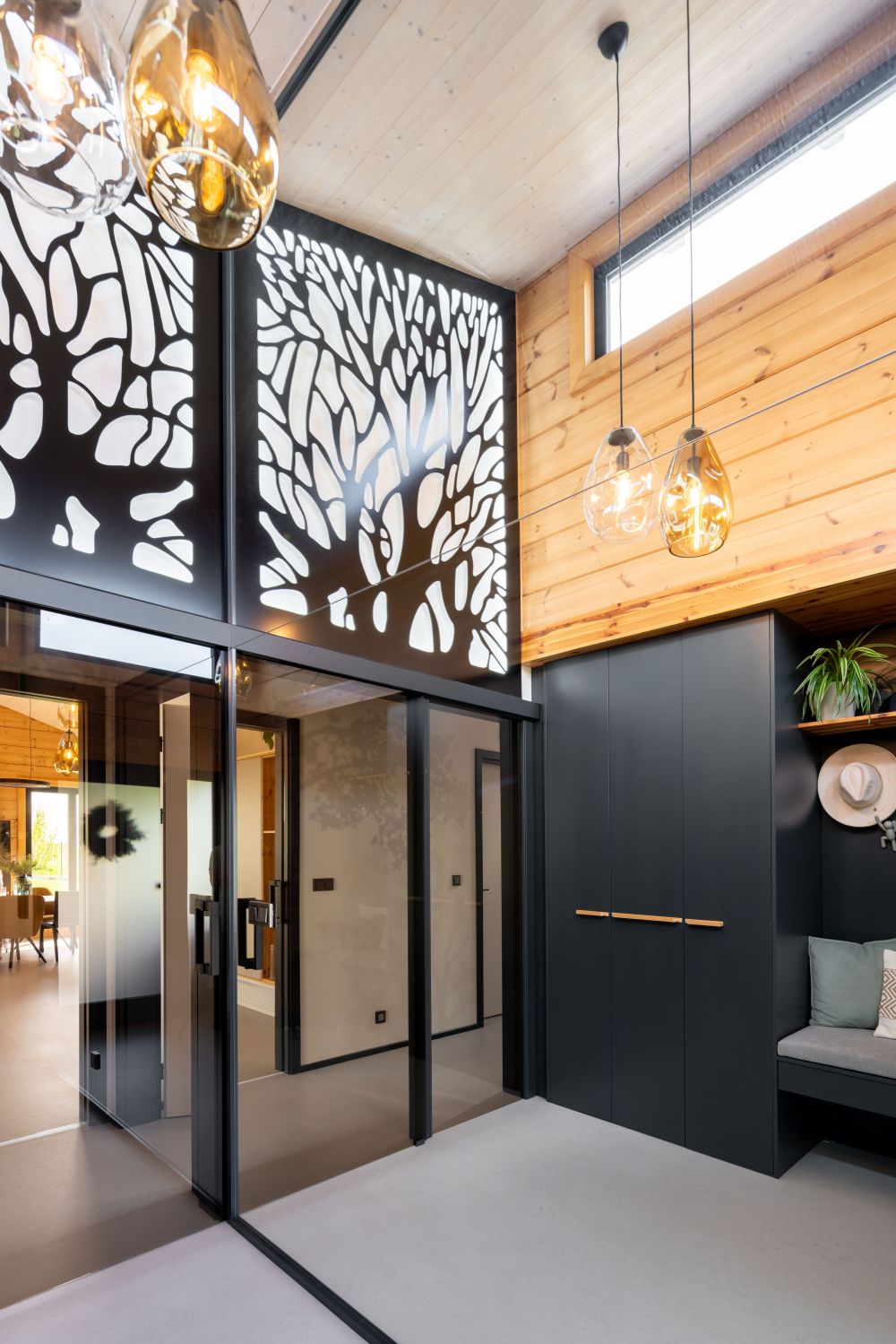 DrevoaStavby.cz Roubenka z lepené finské borovice s dřevěnou fasádou bílé barvy DrevoaStavby.cz Roubenka z lepené finské borovice s dřevěnou fasádou bílé barvy 18