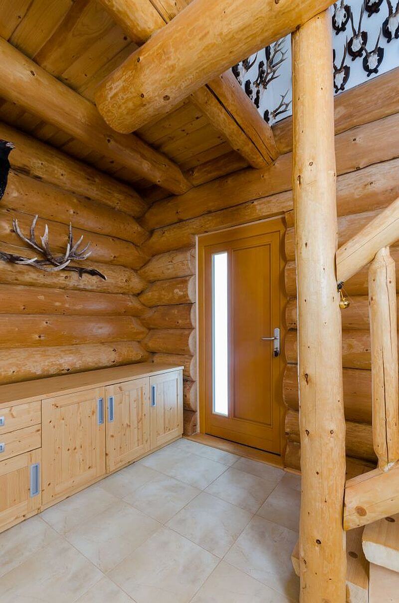 sruby-Haniš-hlavni-vchod