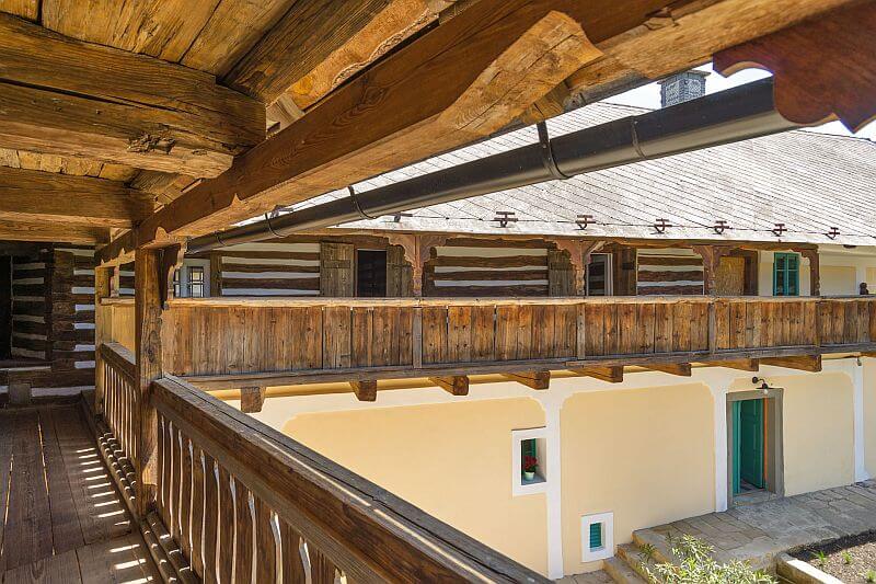 02 16_Homutuv-statek__pavlač