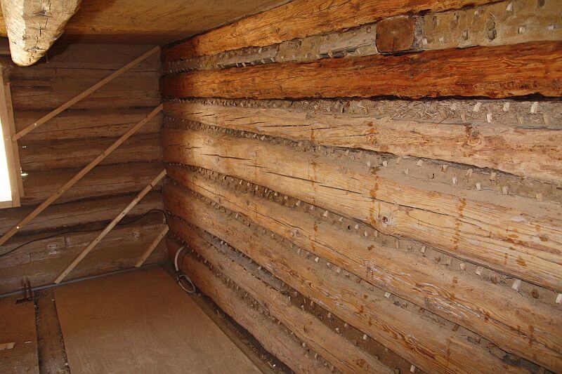 06a mezonetové pokoje4_oprava pohledového roubení_2016_06