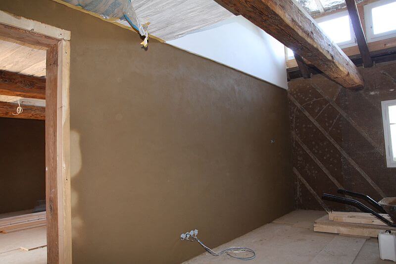 07 mezonetové pokoje5_hliněné omítky_2016_11