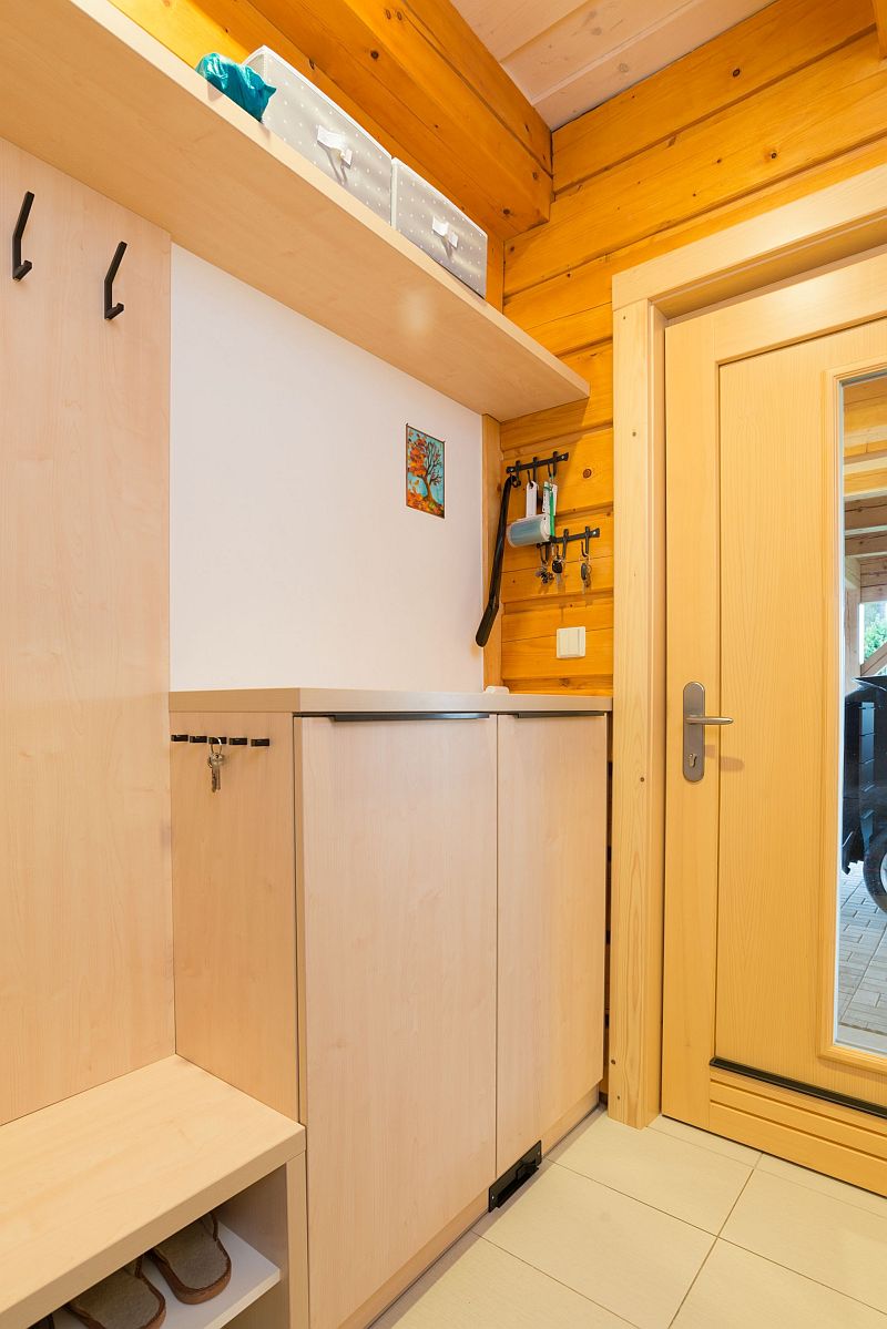 roubenka-u-jezirka-chodba