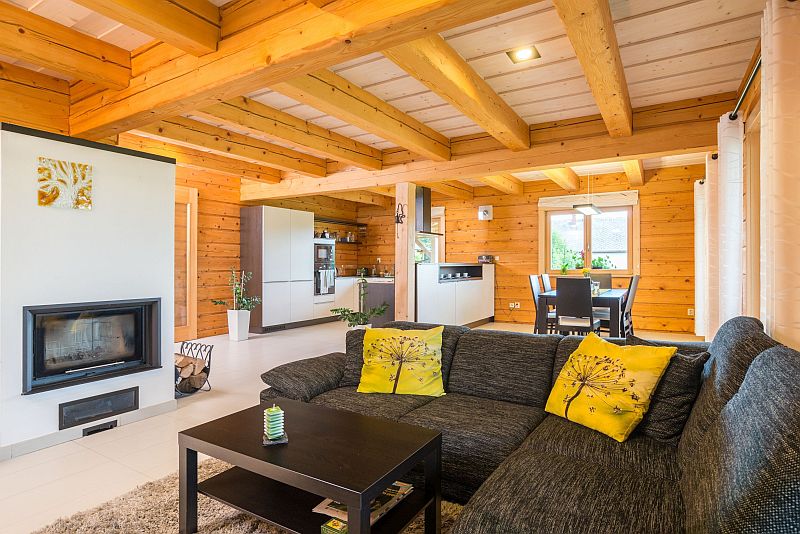 roubenka-u-jezirka-obyvaci-cast