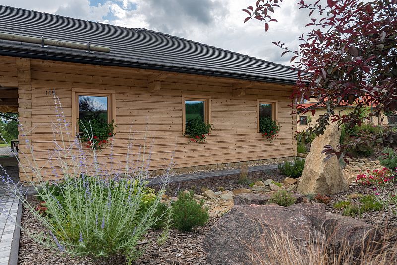 roubenka-u-jezirka-strana-roubenky